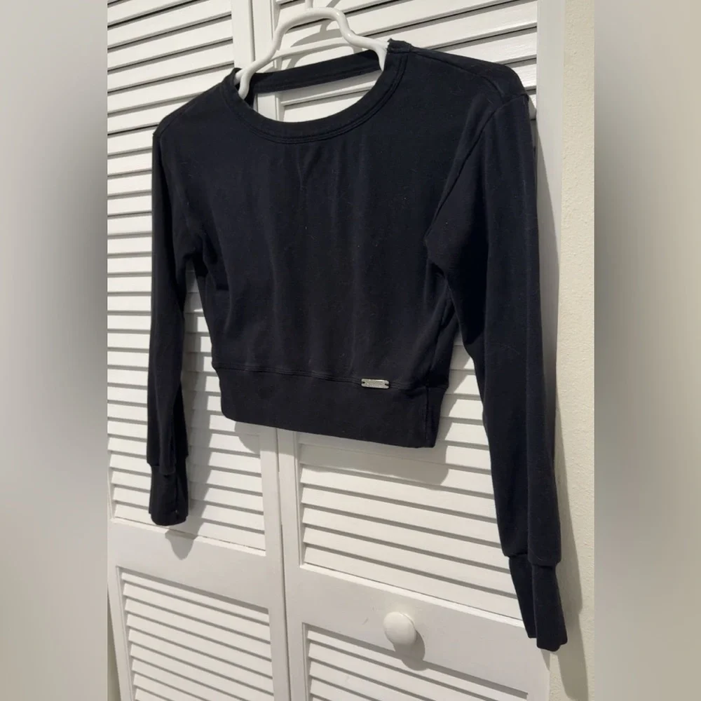 Bombshell Sportswear long sleeve crop open back Twist size Small BLACK - Picture 3 of 8